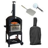 Zwarte KuKoo buiten pizzaoven met een pizza erin, inclusief een hoes, pizzaschep en accessoires op een witte achtergrond