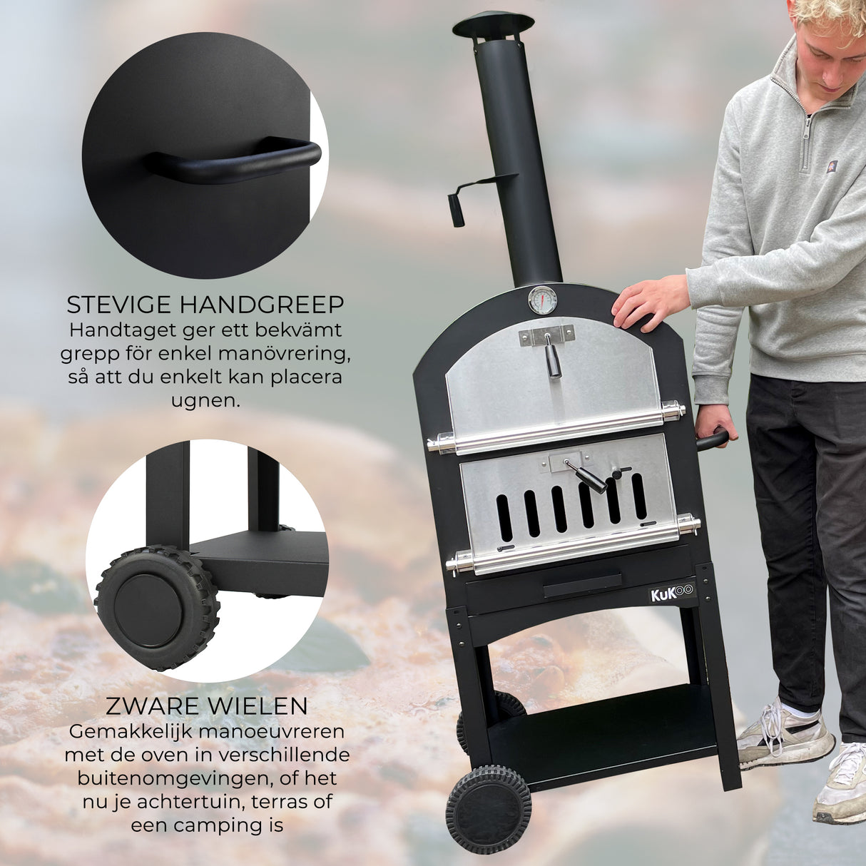 Zwart metalen KuKoo buiten pizzaoven met stevige handgreep en grote wielen, ideaal voor gebruik op terrassen of campings
