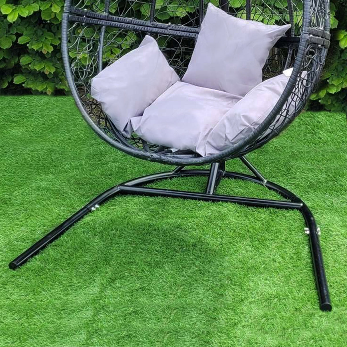 2 Zwarte Ei Stoelen