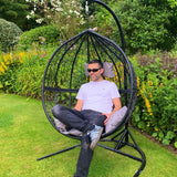 2 Zwarte Ei Stoelen